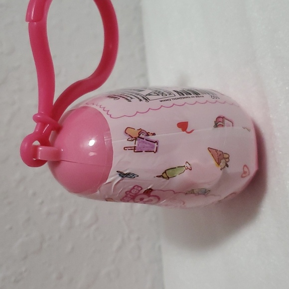 Hello Kitty Mystery Cutie Beans Series 3 - Picture 3 of 7